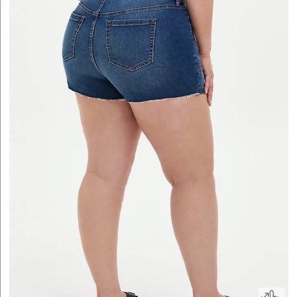 NWT TORRID HIGH RISE SHORTIE SHORT - VINTAGE STRETCH MEDIUM WASH denim shorts - Picture 3 of 10